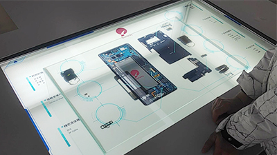 信維通信透明屏展示柜