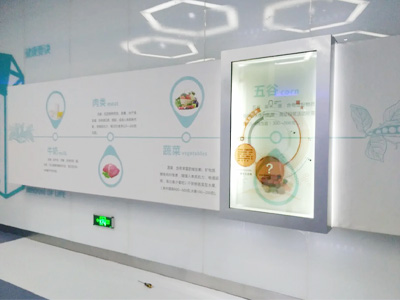 透明滑軌屏在展廳中的應(yīng)用優(yōu)勢