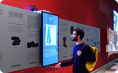 體感互動滑軌屏