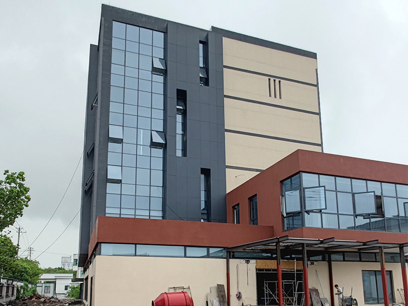 七都鎮(zhèn)綜治樓法治為民宣傳教育陣地