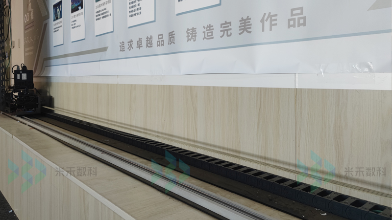 互動(dòng)滑軌屏安裝現(xiàn)場