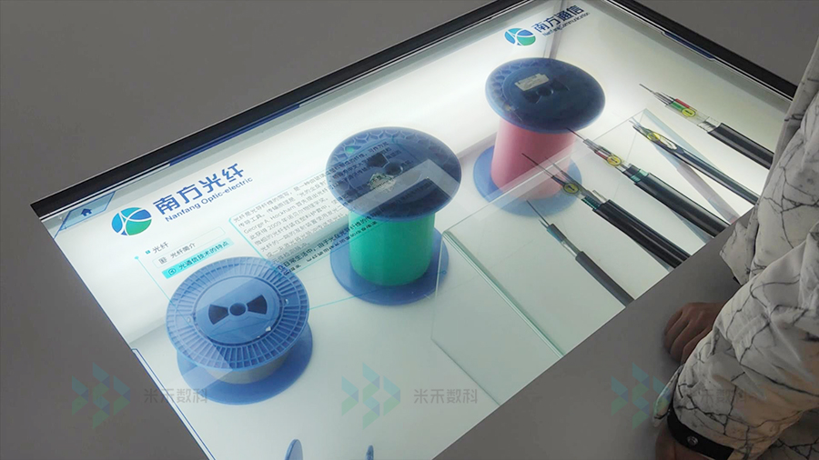 南方光纖液晶透明屏展柜