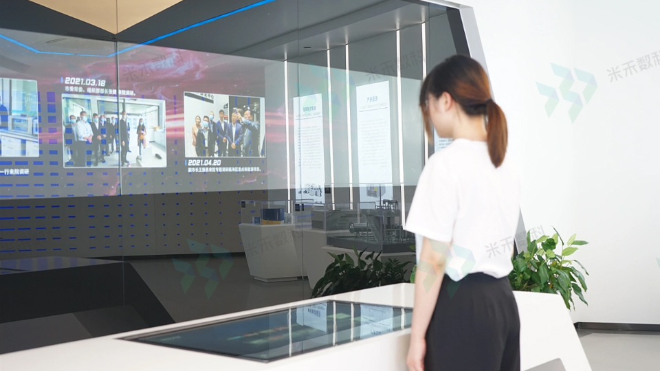 展廳多屏聯(lián)動(dòng)系統(tǒng)演示