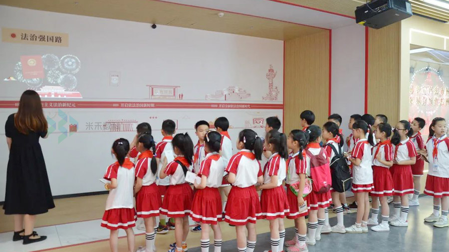 法治強(qiáng)國路墻面互動(dòng)投影系統(tǒng)